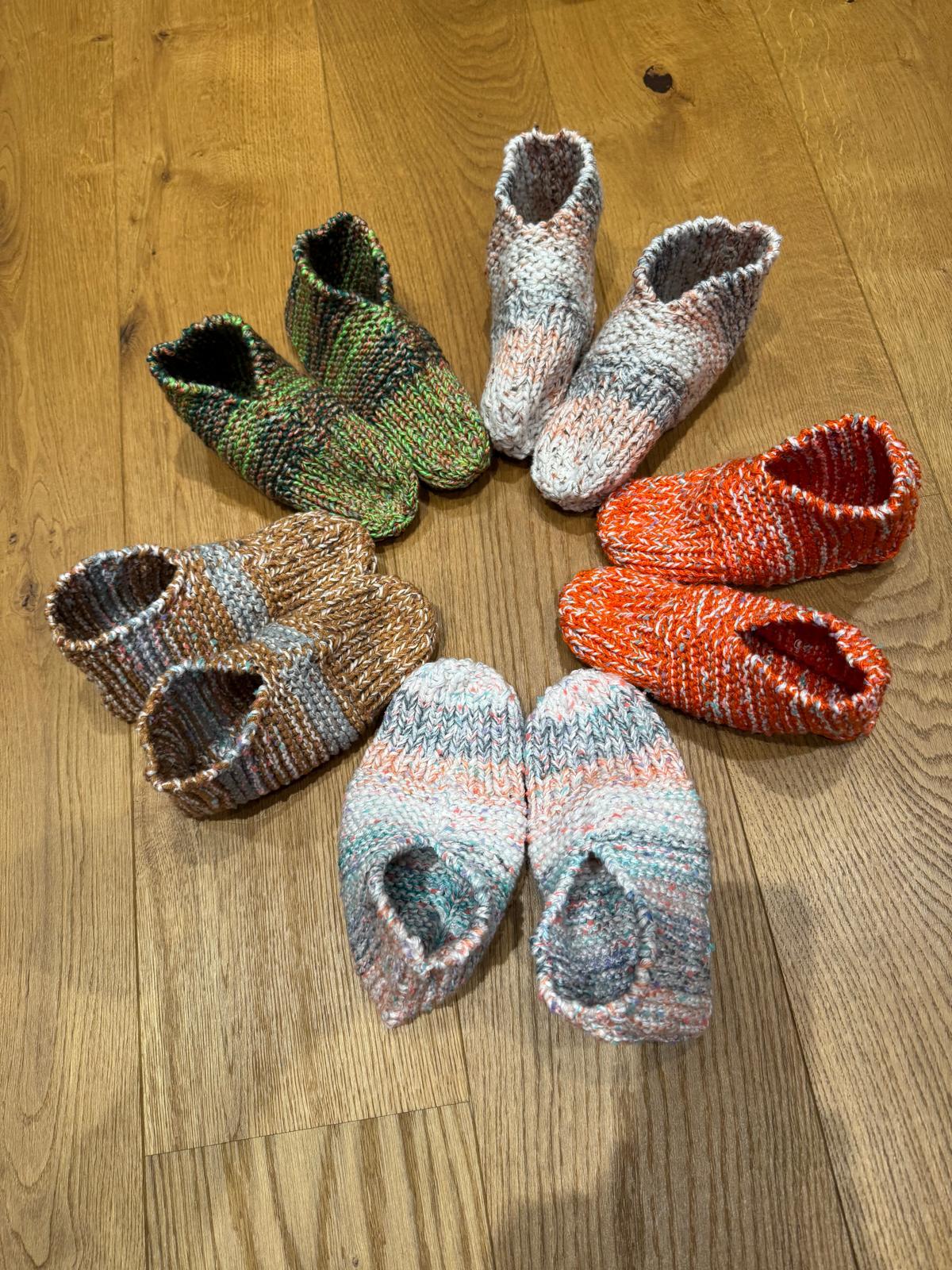 Gestrickte Hausschuhe