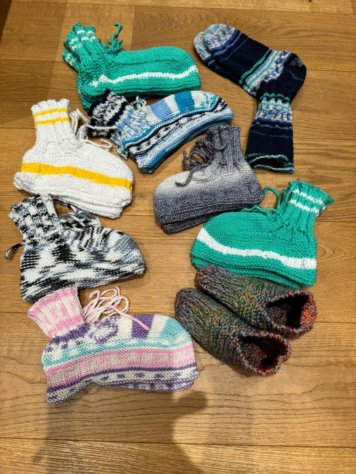Gestrickte Hausschuhe